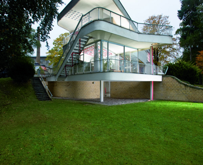 Garden and balconies of the Schminke House