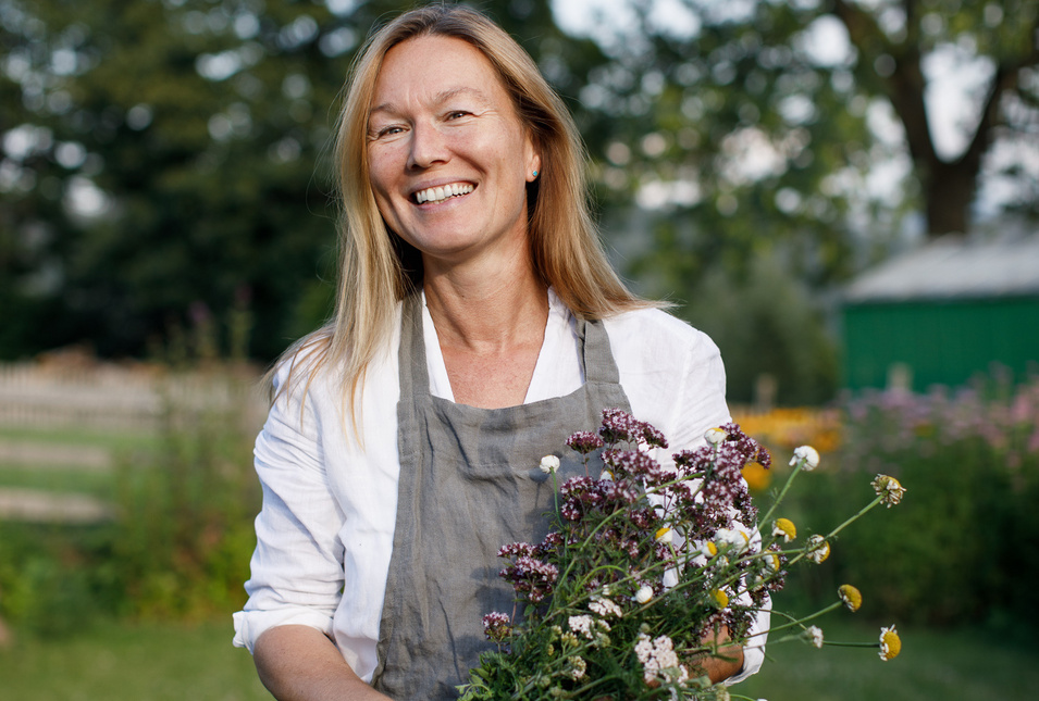 Dr. Britta Rösch in der Natur.