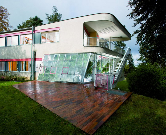 The Schminke House in the side view