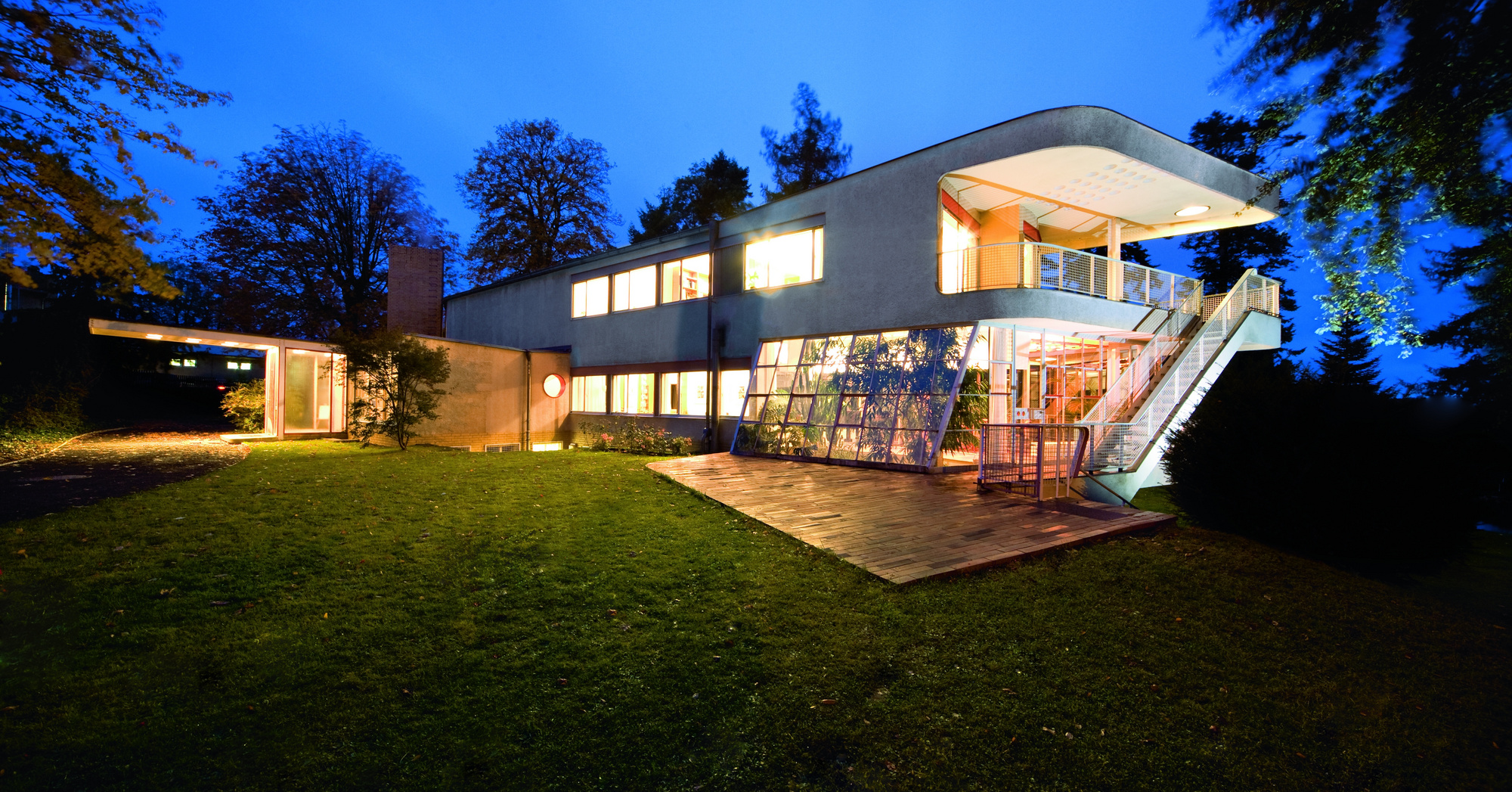 その他 GENERAL VIEW Vintage Bauhaus RZB light-5 csm_Aussenansicht_bei_Nacht_Su