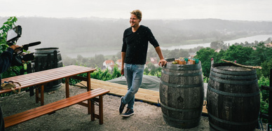 Matthias Schuh auf dem Weingut