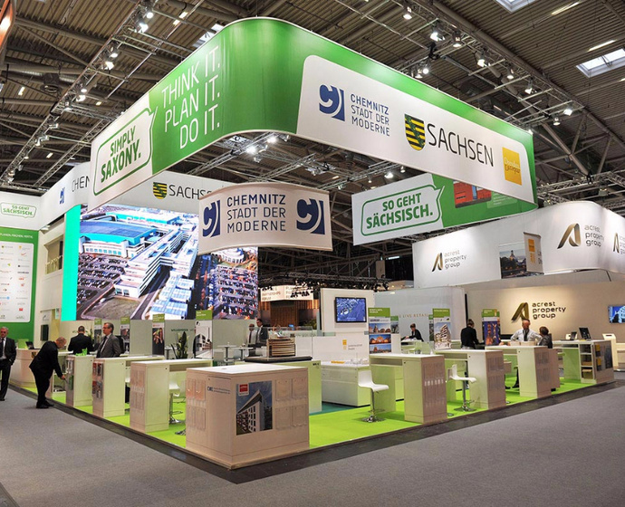 Exhibition stand at EXPO REAL with "Simply Saxony." Logo