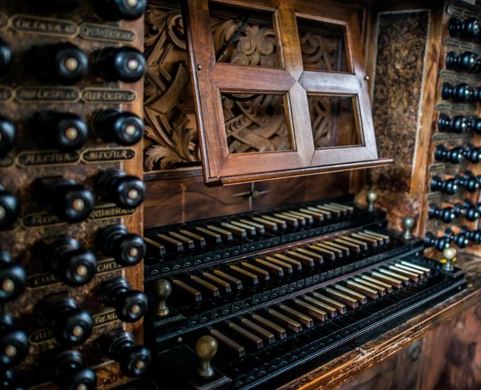 Der Spieltisch der Silbermann-Orgel