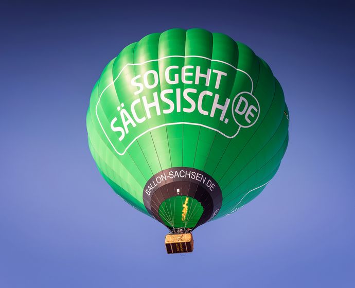 Hot-air balloon with the logo of "Simply Saxony."