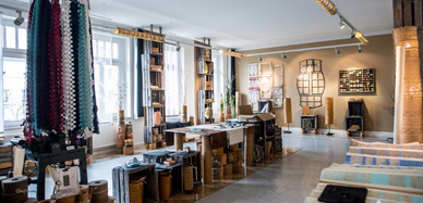 Showroom des Deutschen Innovationszentrums für Stickerei e. V.